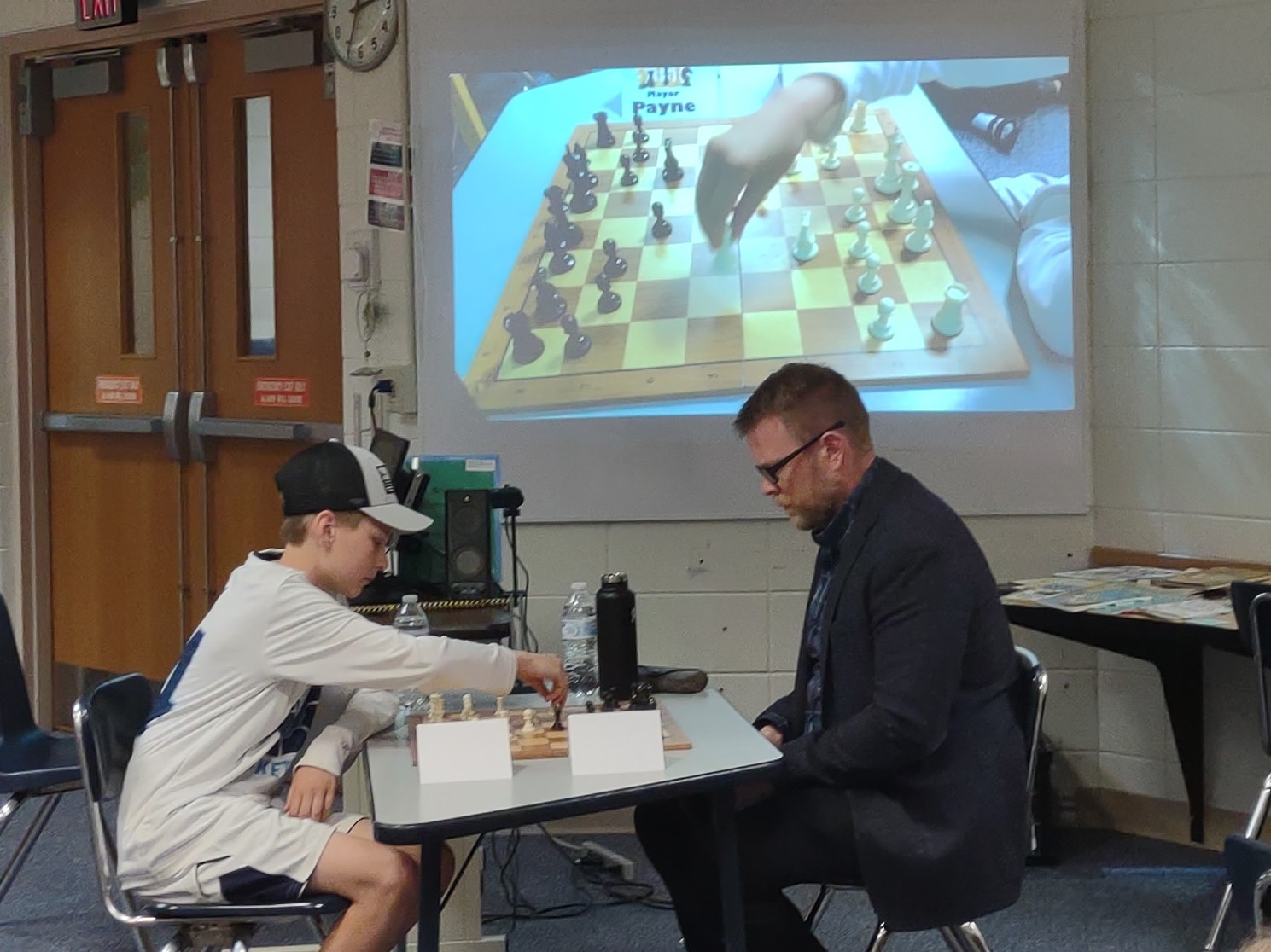 Chess champion challenges Superior mayor to a match - Vimarsana News